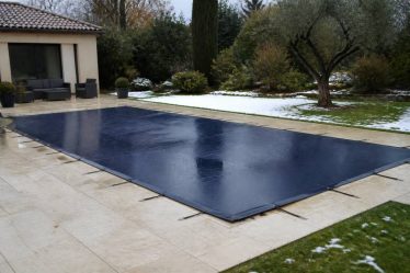 Couverture d hivernage pour protéger efficacement sa piscine en hiver