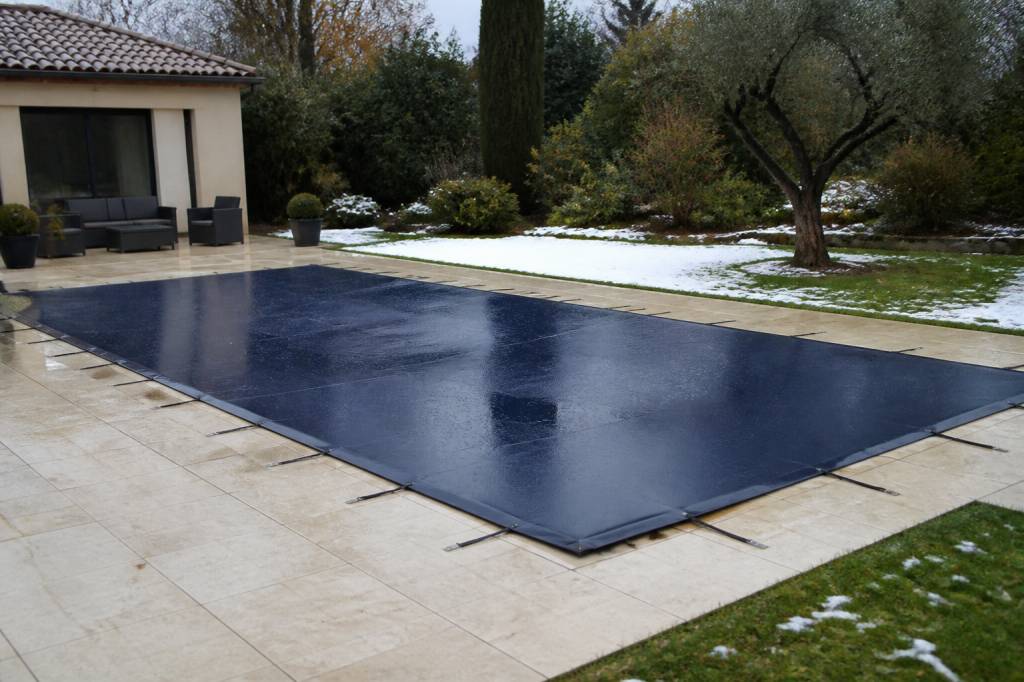 Couverture d hivernage pour protéger efficacement sa piscine en hiver